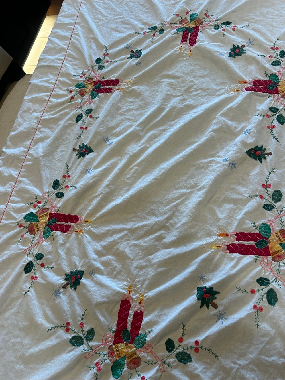 Vintage White Tablecloth with Red and Green Embroidered Wreath Motifs - Picture 3 of 14